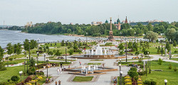 Стрелка и памятник 1000-летию Ярославля