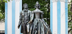 Памятник Пушкину и Гончаровой на Арбате