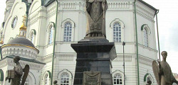 Памятник святителю Митрофану Воронежскому