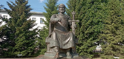 Памятник Юрию Долгорукому в Костроме