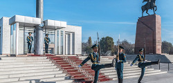 Площадь Ала-Тоо