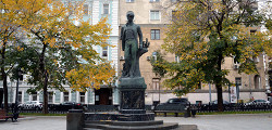 Памятник Есенину в Москве