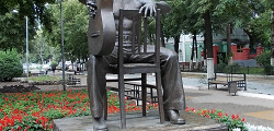 Памятник Высоцкому в Воронеже
