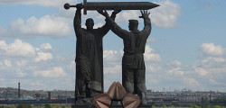 Монумент «Тыл — фронту»