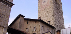 Городская башня в Бергамо