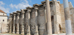 Библиотека Адриана в Афинах