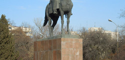 Памятник Фрунзе в Бишкеке