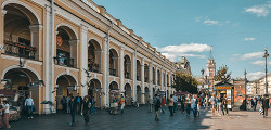 Двор Гостинки