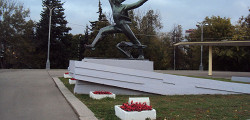 Памятник Мальчишу-Кибальчишу в Москве