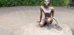 Скульптура «Царевна-Лягушка»