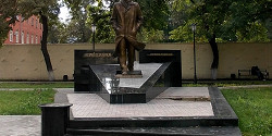 Памятник Андрею Платонову