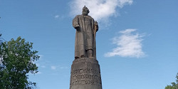 Памятник Ивану Сусанину в Костроме