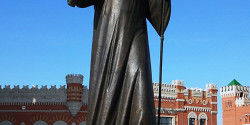 Памятник Алексию II