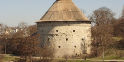 Покровская башня в Пскове