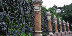 Решетка Михайловского сада