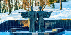 Памятник преподобным Афанасию и Феодосию