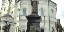 Памятник святителю Митрофану Воронежскому