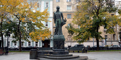 Памятник Есенину в Москве