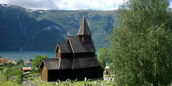 Деревянная церковь в Урнесе