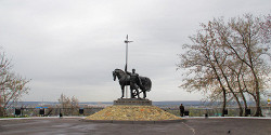 Памятник «Первопоселенец»