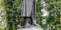 Памятник Крылову в Твери