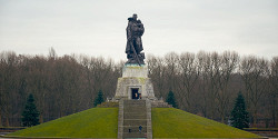 Памятник «Воин-освободитель» в Берлине