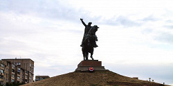 Памятник Оке Городовикову