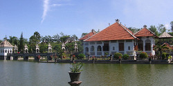 Водный дворец Уджунг