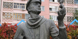 Памятник Остапу Бендеру в Элисте