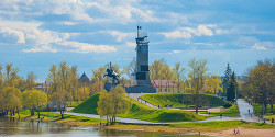 Софийская набережная в Великом Новгороде