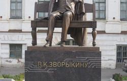 Муромский историко-художественный музей, памятник Зворыкину