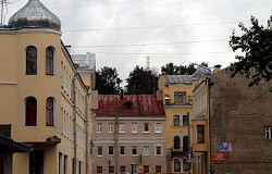 Петербургская улица, Ломоносов