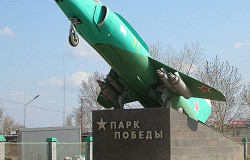 У входа в Парк Победы, Саратов
