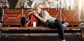 Как сохранить психологическое спокойствие, если вы застряли за границей: советы туристам