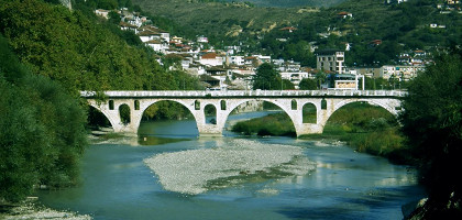 Мост через реку,Берат