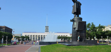 Фонтан на площади Ленина в Санкт-Петербурге