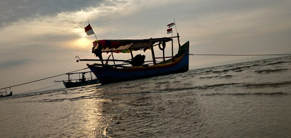Закат с видом на море на острове Ява