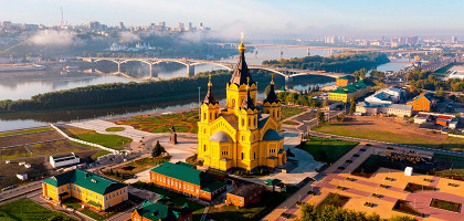 Вид на собор Александра Невского в Нижнем Новгороде