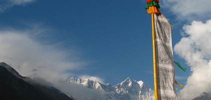 Гора Эверест, памятный флаг