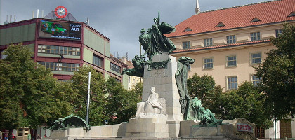 Памятник Франтишеку Палацкому, Прага