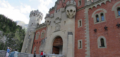 У стен замка Нойшванштайн