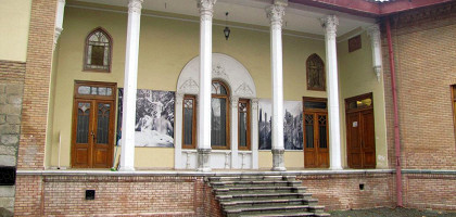 Основное здание в музее-заповеднике Саадабад в Тегеране