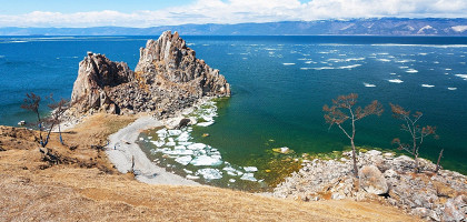 Озеро Байкал в мае
