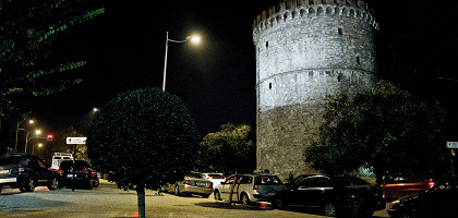 Белая башня ночью, Салоники