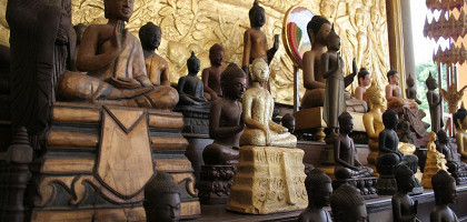 Королевский дворец, статуи Будды