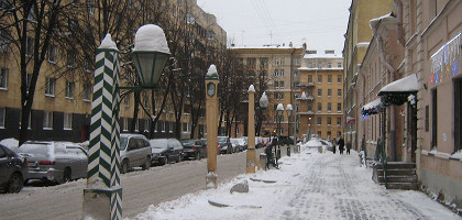 Памятник фонарщику и музей фонарей в Санкт-Петербурге