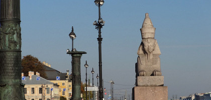 Пристань со сфинксами фараона Аменхотепа III в Санкт-Петербурге