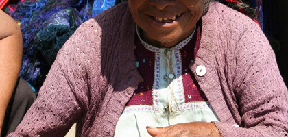 90-летняя индеанка на рынке в Мексике
