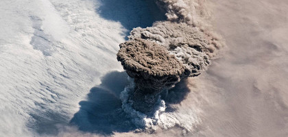 Извержение вулкана Райкоке, Курилы, 2019