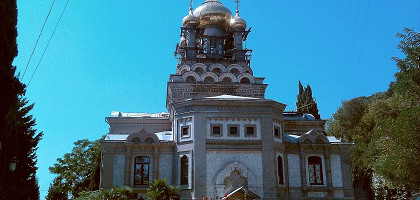 Храм Архангела Михаила в Алупке